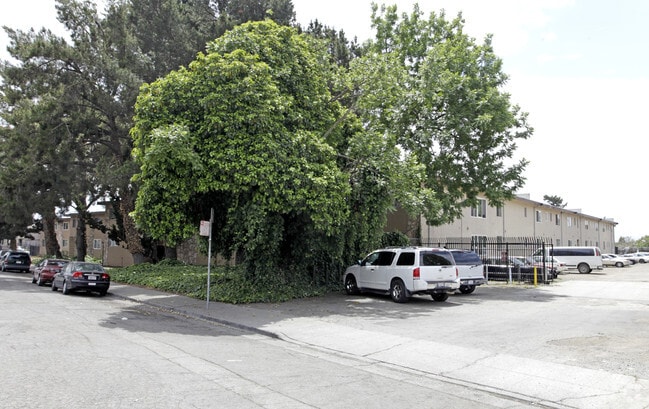 Building Photo - Brookpoint Apartments