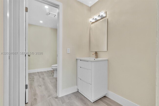 Building Photo - 9124 Collins Ave