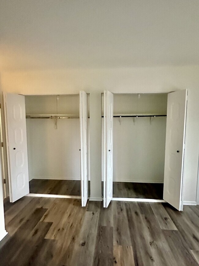 Building Photo - 1629 W Greenleaf Ave