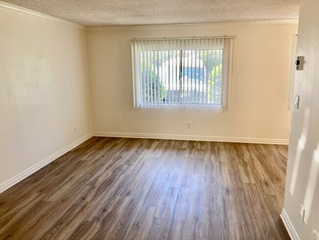 Building Photo - 1 Bed/1 Bath Pacific Beach