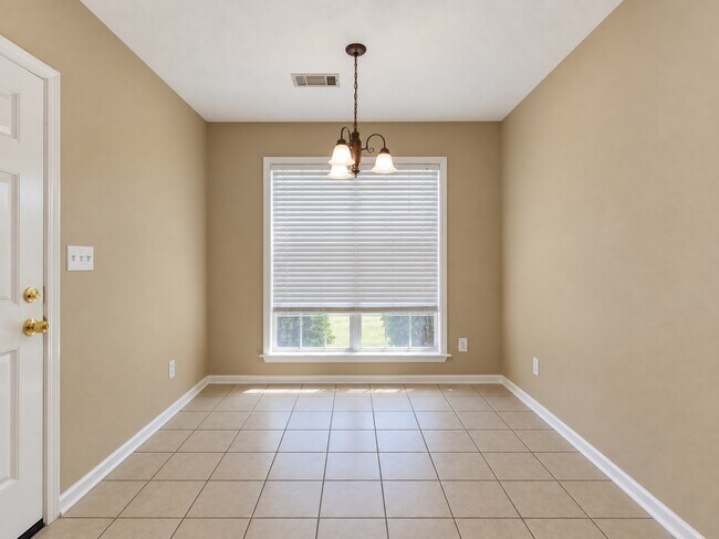 Building Photo - 6107 Blackstone Dr