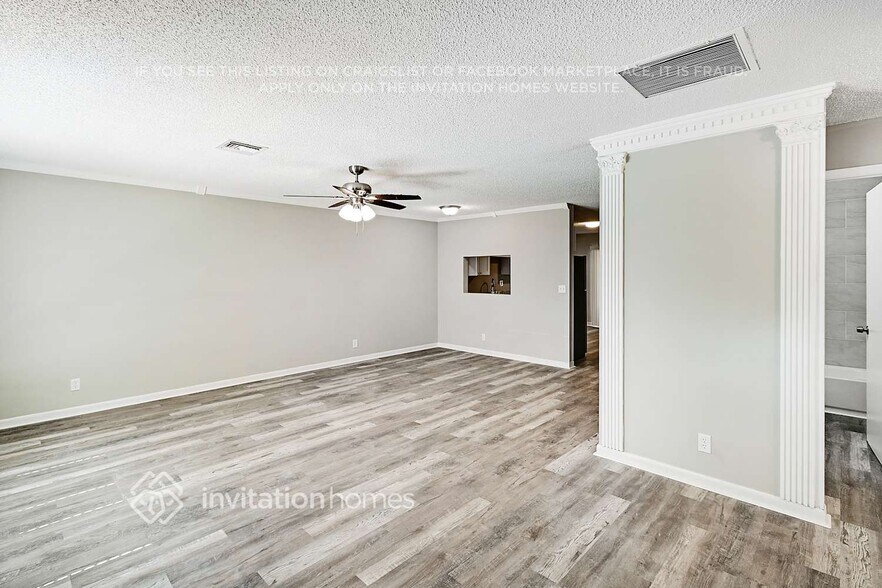 Building Photo - 5825 Ithaca Cir W