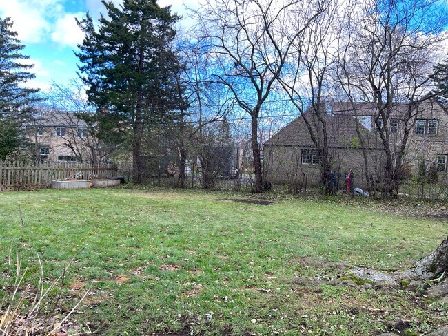 Building Photo - East Grand Rapids schools! 4 Bedroom Home