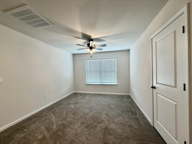 Building Photo - 517 Bonifay Dr