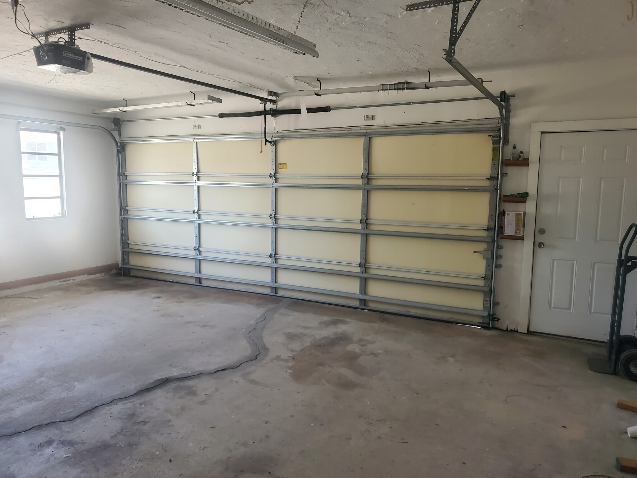 Building Photo - 4203 NE Skyline Dr