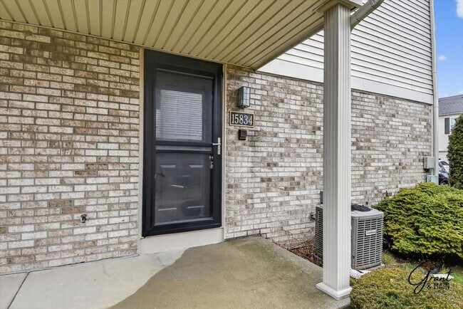 Building Photo - $1450 2 bedroom town house