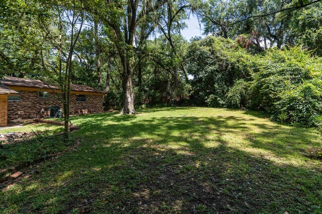 Building Photo - 2103 Evergreen Dr