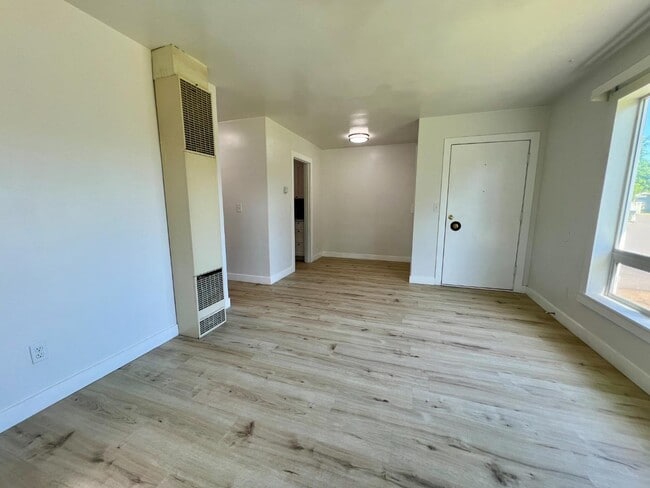 Building Photo - 1421-1421 Park Ave NE