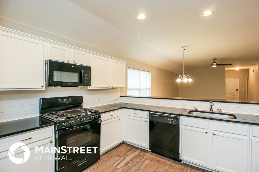 Building Photo - 7108 Meadow Lake Dr