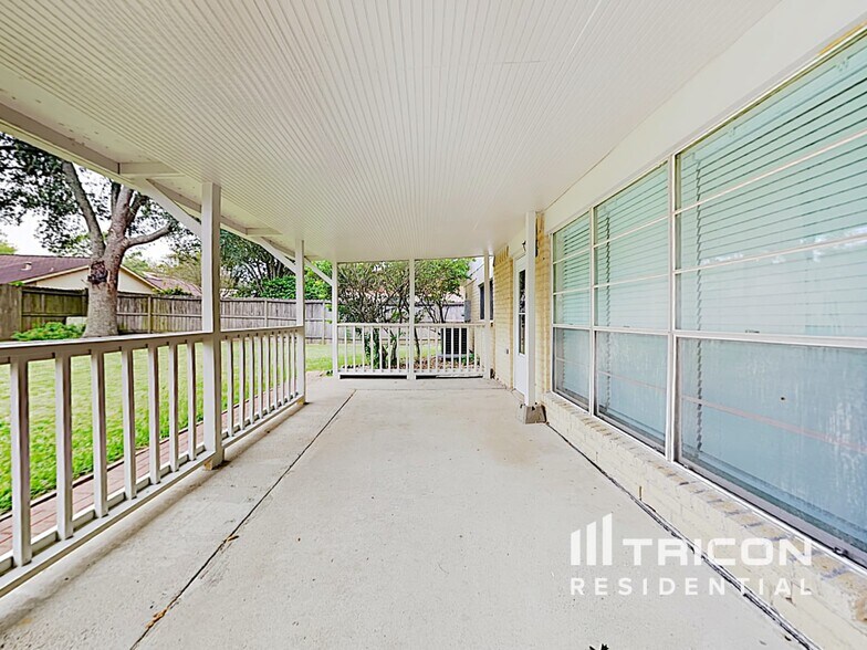 Building Photo - 5907 Misty Meadow St