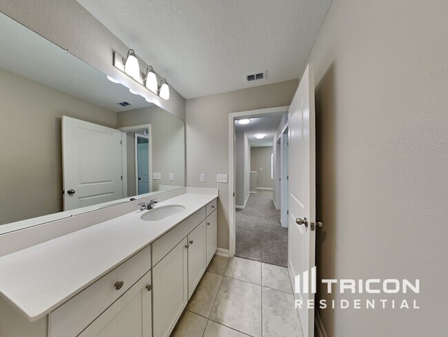 Building Photo - 10231 Old Dixie Hwy