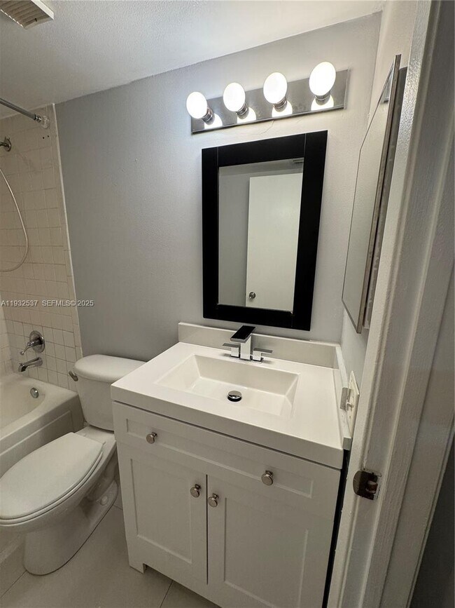 Building Photo - 850 N Miami Ave