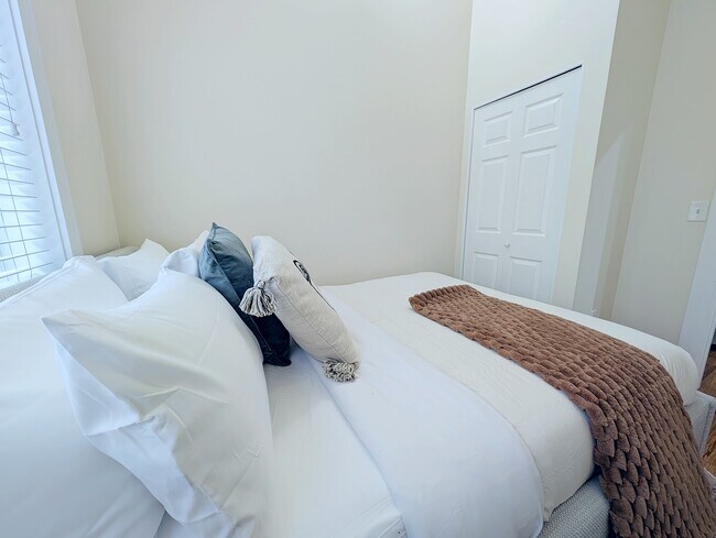 Building Photo - The Norm Appartments