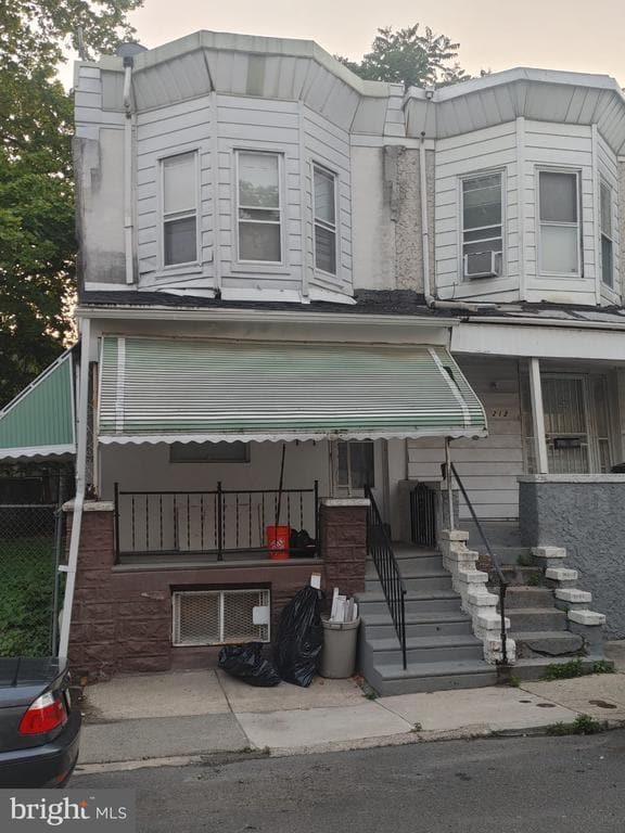 Primary Photo - 210 N Avondale St