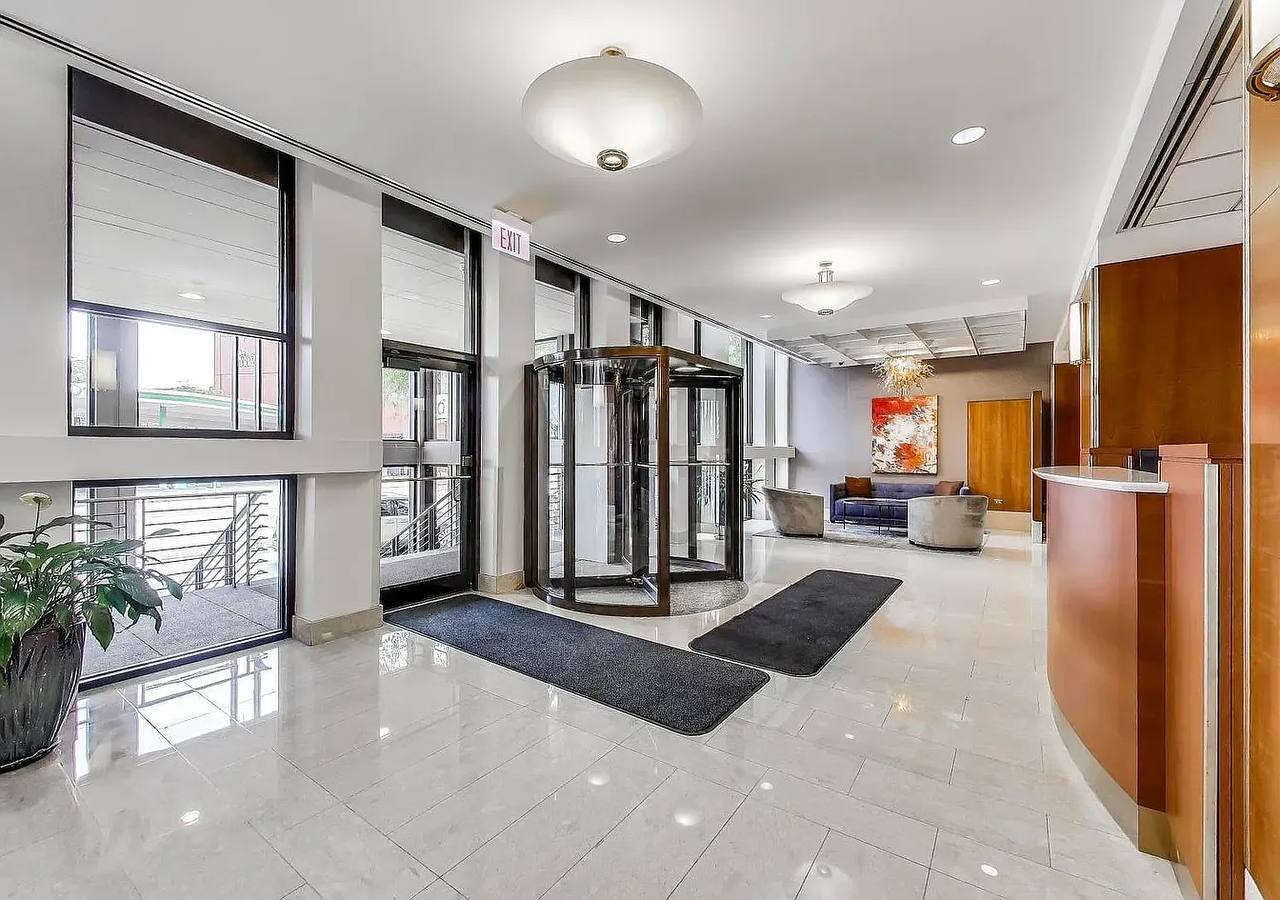 Building Photo - 1660 N La Salle Dr