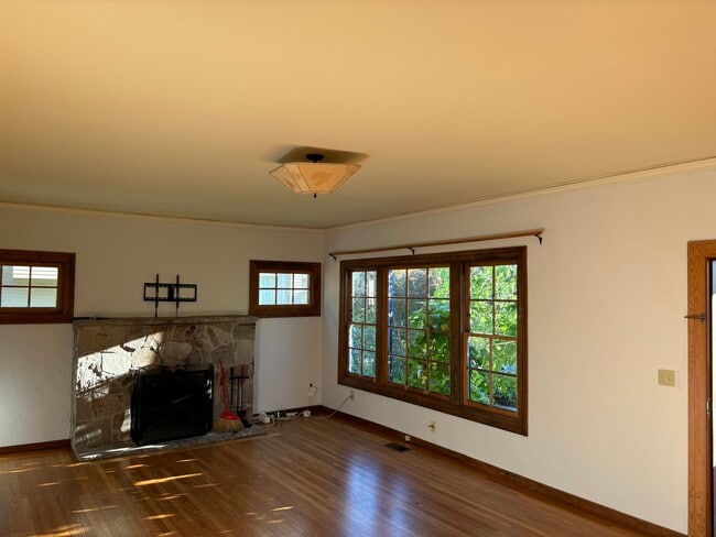 Building Photo - 6448 Benvenue Ave