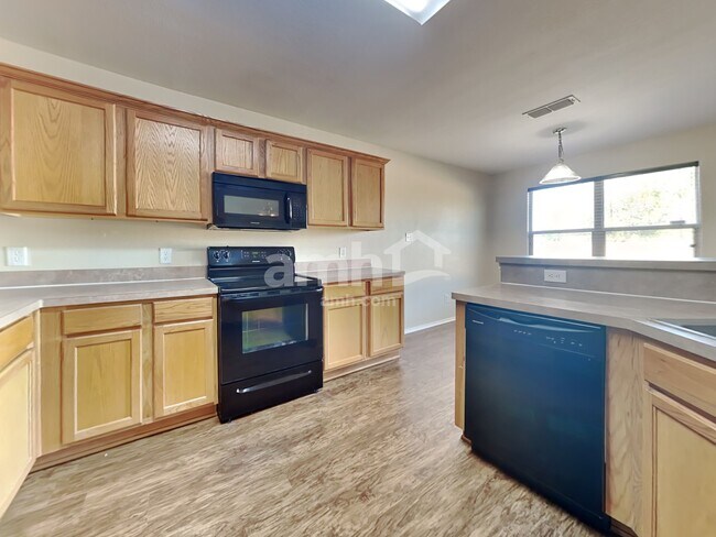 Building Photo - 700 Liberty Ln