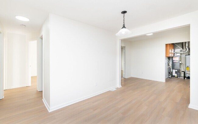 Building Photo - 4BR/2Ba house- Ready for new occupant!