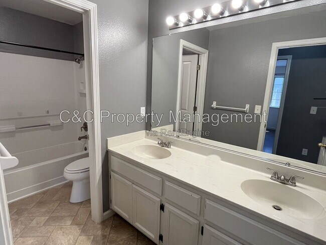 Building Photo - 1408 Fairway Dr