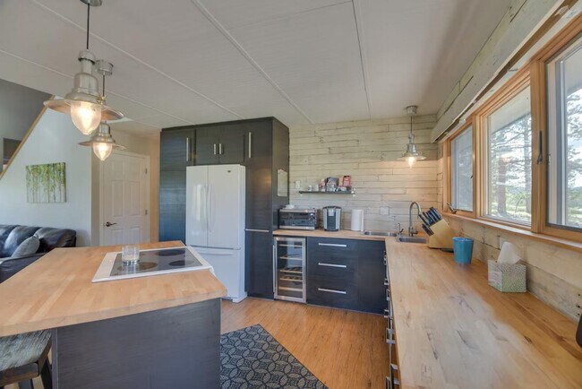 Building Photo - 465 Springmeadow Way