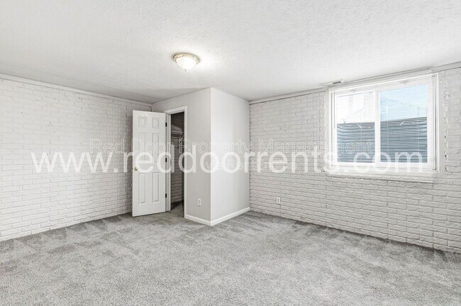 Building Photo - 8436 Hague Rd