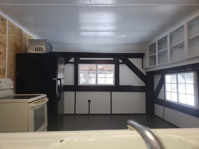 Building Photo - 121 Hilltop Cir