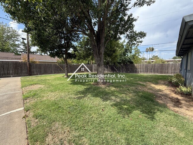 Building Photo - 2815 Santa Paula Ct