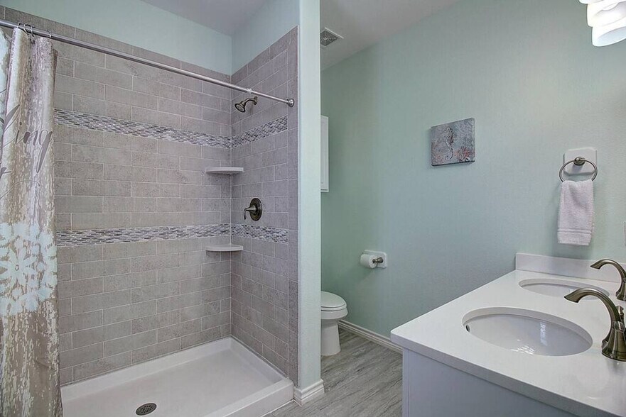 Building Photo - 1813 Eleventh Street-SI ID1023236P