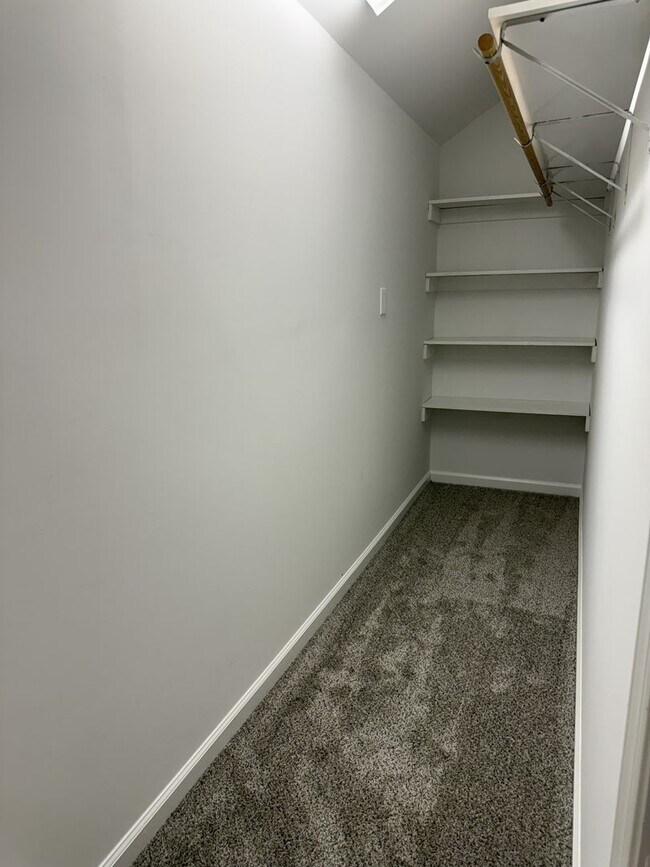 Building Photo - 1024 Laurens Way