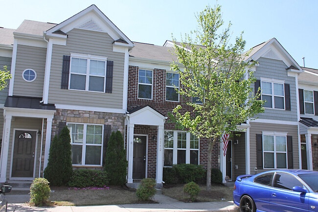 Primary Photo - Beautiful Two Bedroom Townhome in Convenie...