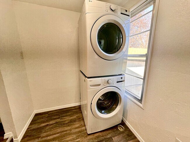 Building Photo - For Rent – Charming NW OKC Home with Solar Panels & Huge Backyard - Move in Deposit-Free (If Qual...