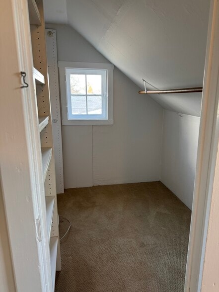 Bedroom 2 closet - 504 Lee Pl
