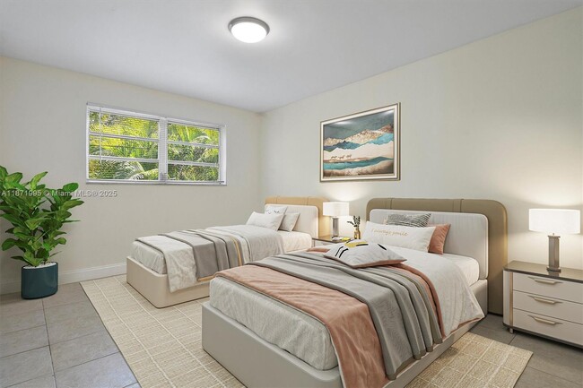 Building Photo - 1715 N 16th Ave