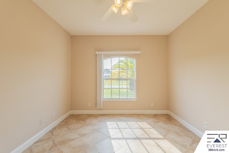 Building Photo - 14 Lysander Ln