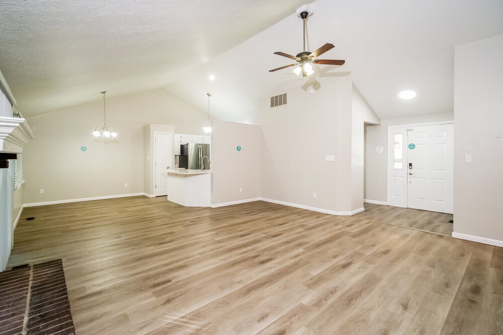 Building Photo - 5865 Petersen Ct