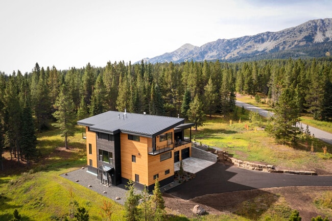 Building Photo - 730 Solitude Ln
