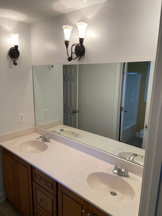 Building Photo - 100 Beacon Hill Pl