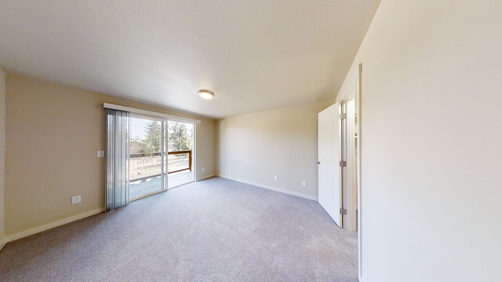 Primary Bedroom/Slider to Balcony - 3925 Mason Loop Rd
