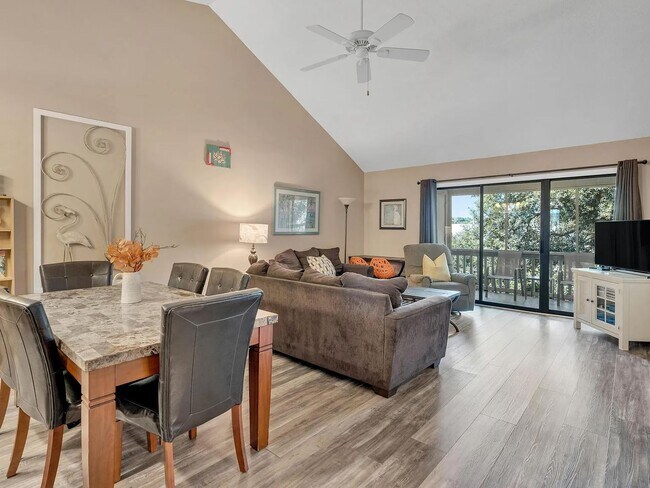 Building Photo - Beautiful Condo with Beach Front Access
