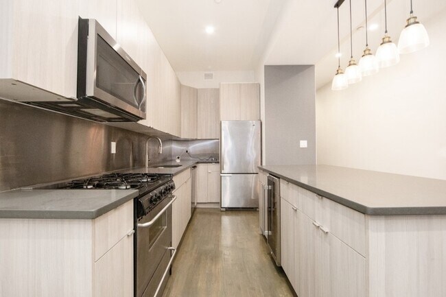 Building Photo - 45 Beekman St