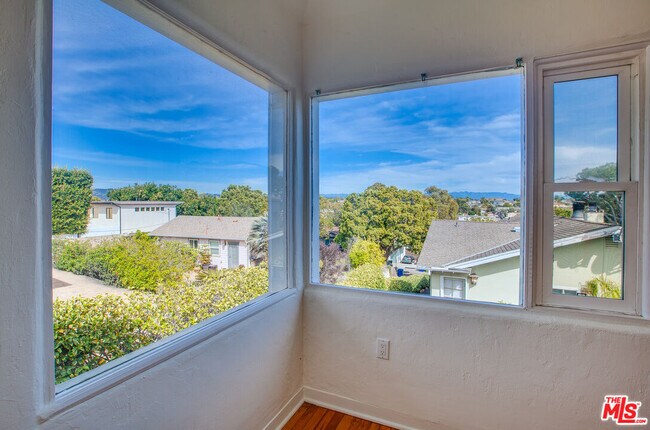 Building Photo - 2534 7th St