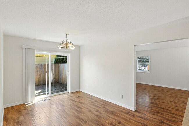 Building Photo - Single Family Ranch in Silverton