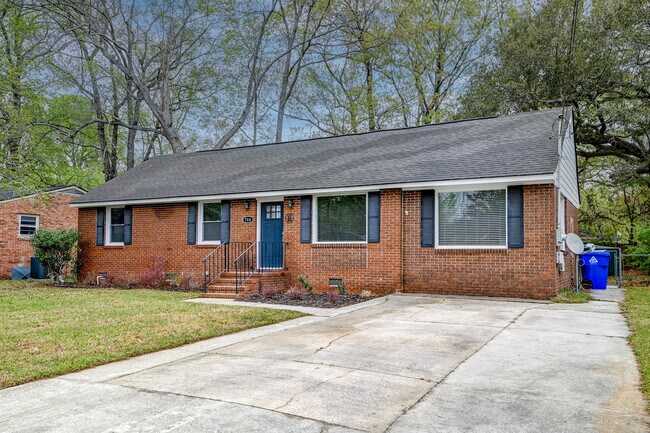 Building Photo - 746 Cartwright Dr