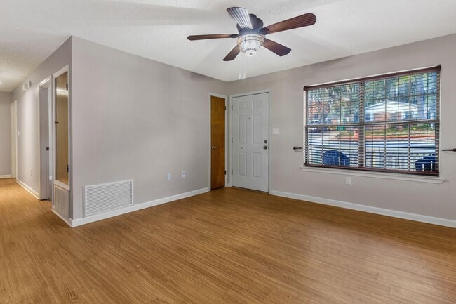 Building Photo - 400 31st St