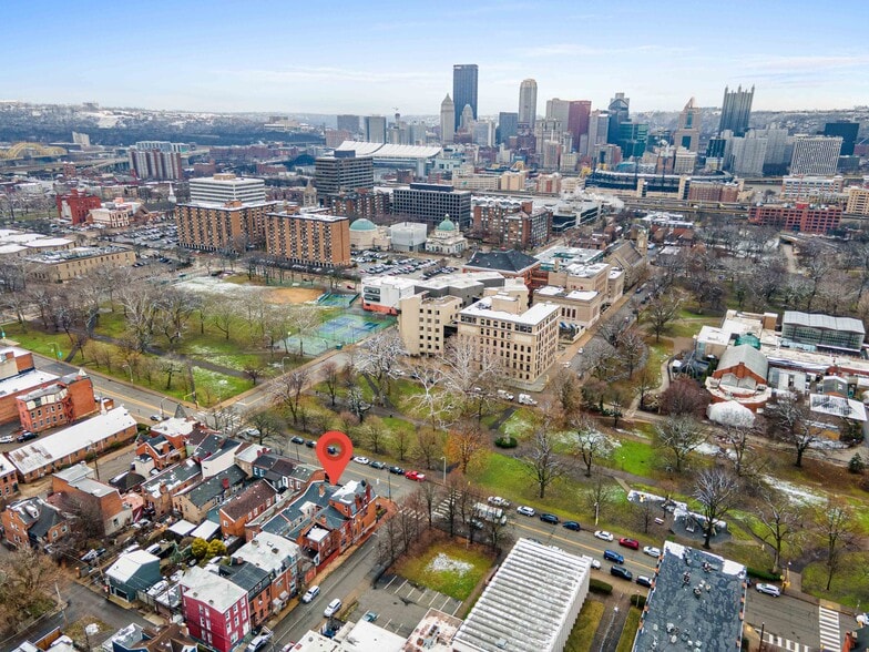 Building Photo - 218 W North Ave