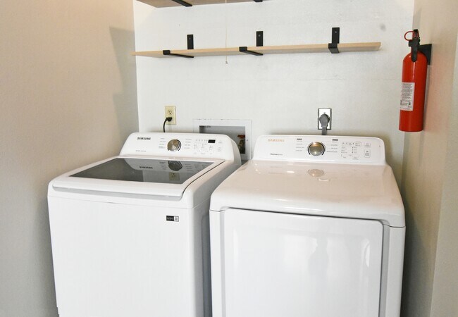 Building Photo - 30 Bayberry Ln