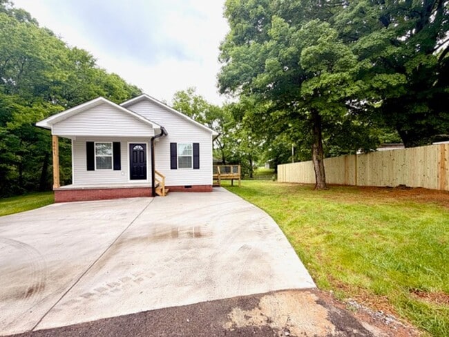 Building Photo - **MOVE IN SPECIAL, 1/2 OFF FIRST MONTHS RENT**Beautiful New 3 Bedroom 2 Bath House!