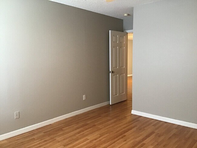 Building Photo - 914 Crystal Bay Ln