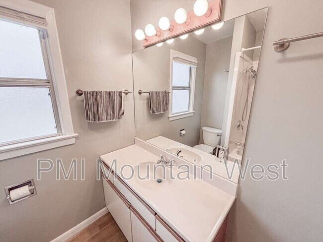 Building Photo - 481 E 2875 N