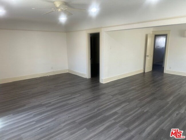 Building Photo - 5850 Arlington Ave